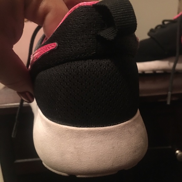 Nike - Picture 3 of 3